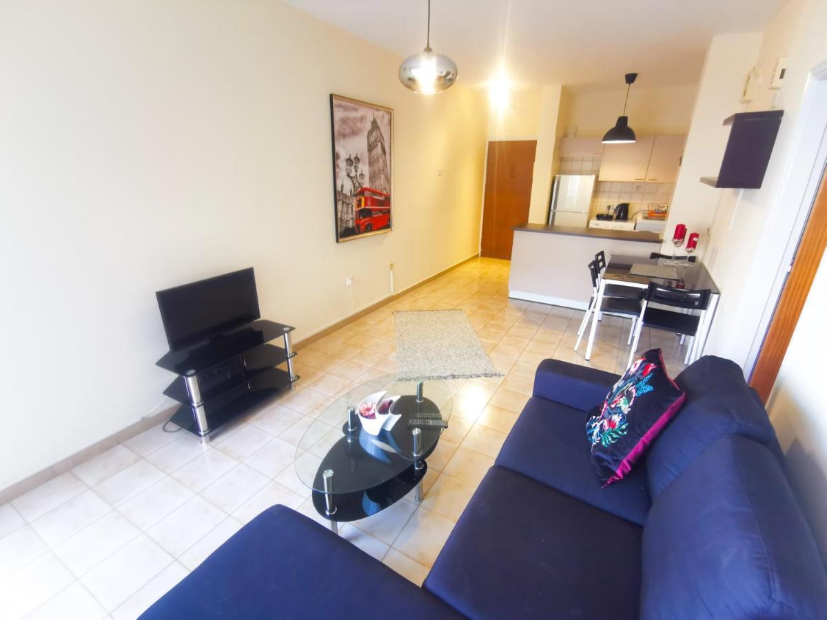 Flirty Flamingo Seaview Seafront Apartment Lárnaka Kültér fotó